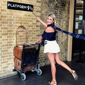 Meet your Posher, Flora